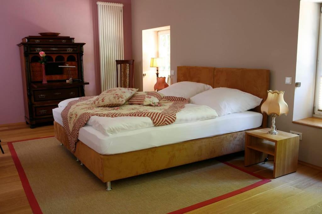 Haus Keppelborg: Zi Antonia Mit Kirchplatzblick Apartment Heek