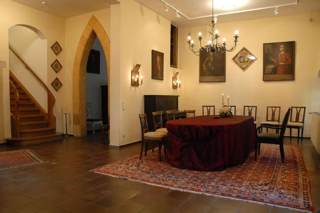 Haus Keppelborg: Zi Antonia Mit Kirchplatzblick *